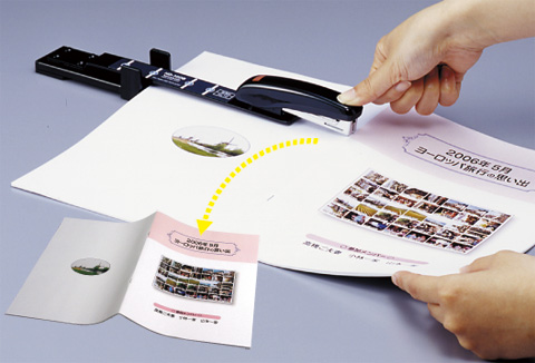 中綴じはホッチキスさえあれば誰でも作れる 身近な道具で中綴じを実践 印刷 製本コラム 冊子印刷ドットコム